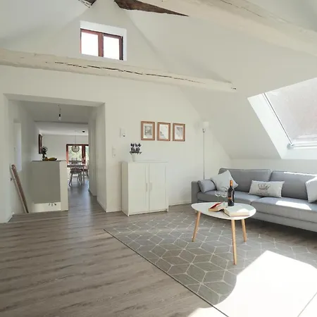 - Unterm Dach *